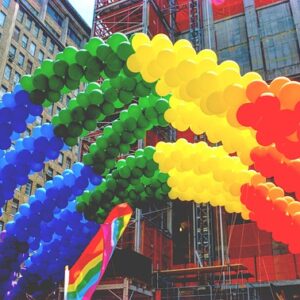 Skab en magisk stemning med en ballonbue fra PartyDeco